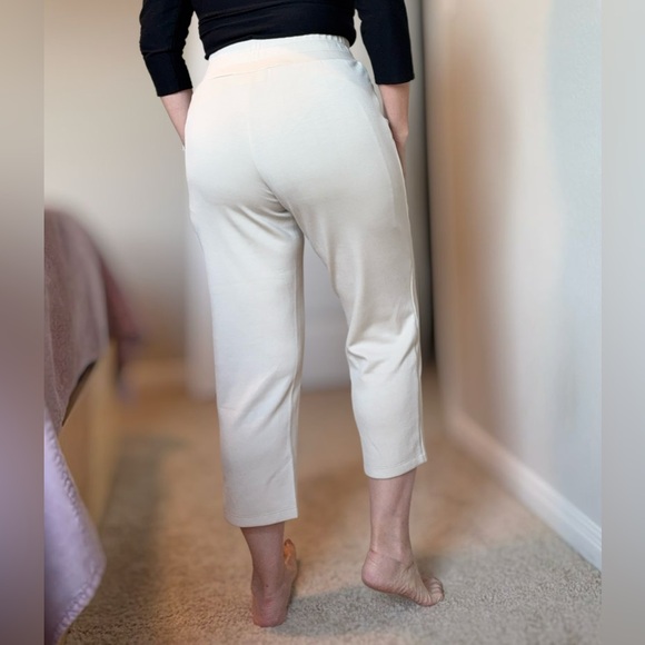 Belle by Kim Gravel Cream Capris - Picture 3 of 12